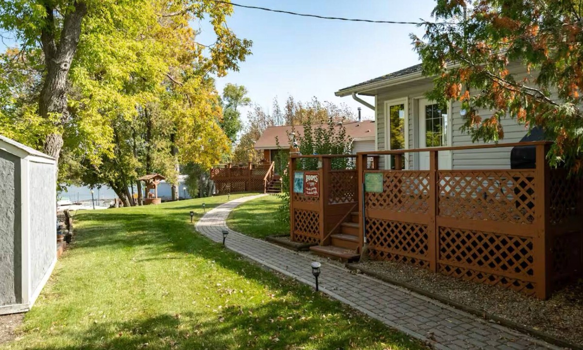 Petersfield Cabin | Charming 3-bedroom cabin in wonderful Petersfield with WiFi and TV