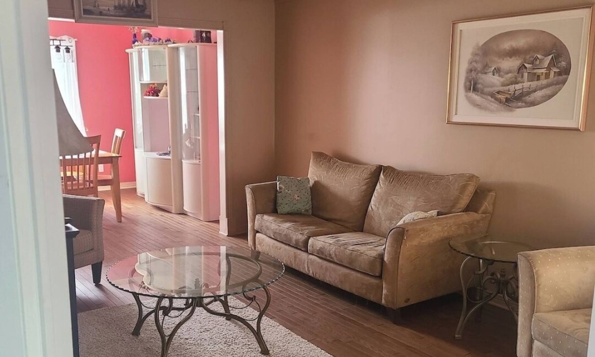 Orleans Village - Chateauneuf House | Charming 3-bedroom house with AC, WiFi in fabulous Ottawa