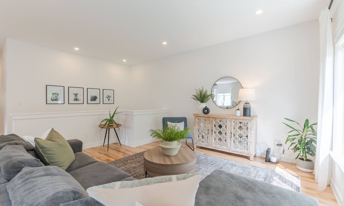 Port Hope House | Charming 3BR Bungalow + Hot Tub in Port Hope