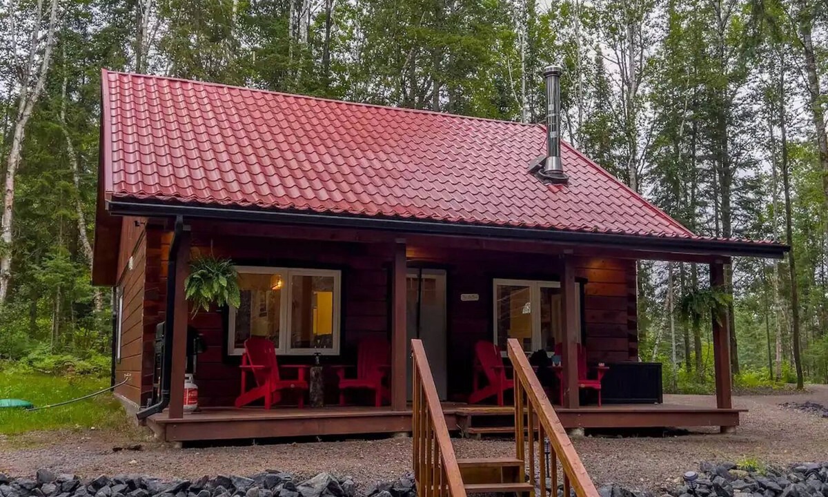 Kearney Cabin | Charming 4 season log cabin near Algonquin Park