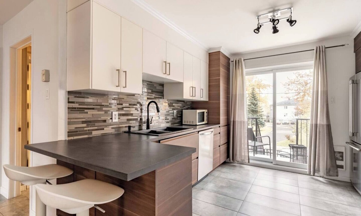 Bout-de-l'Ile Apartment | Charming Accommodation in Montreal
