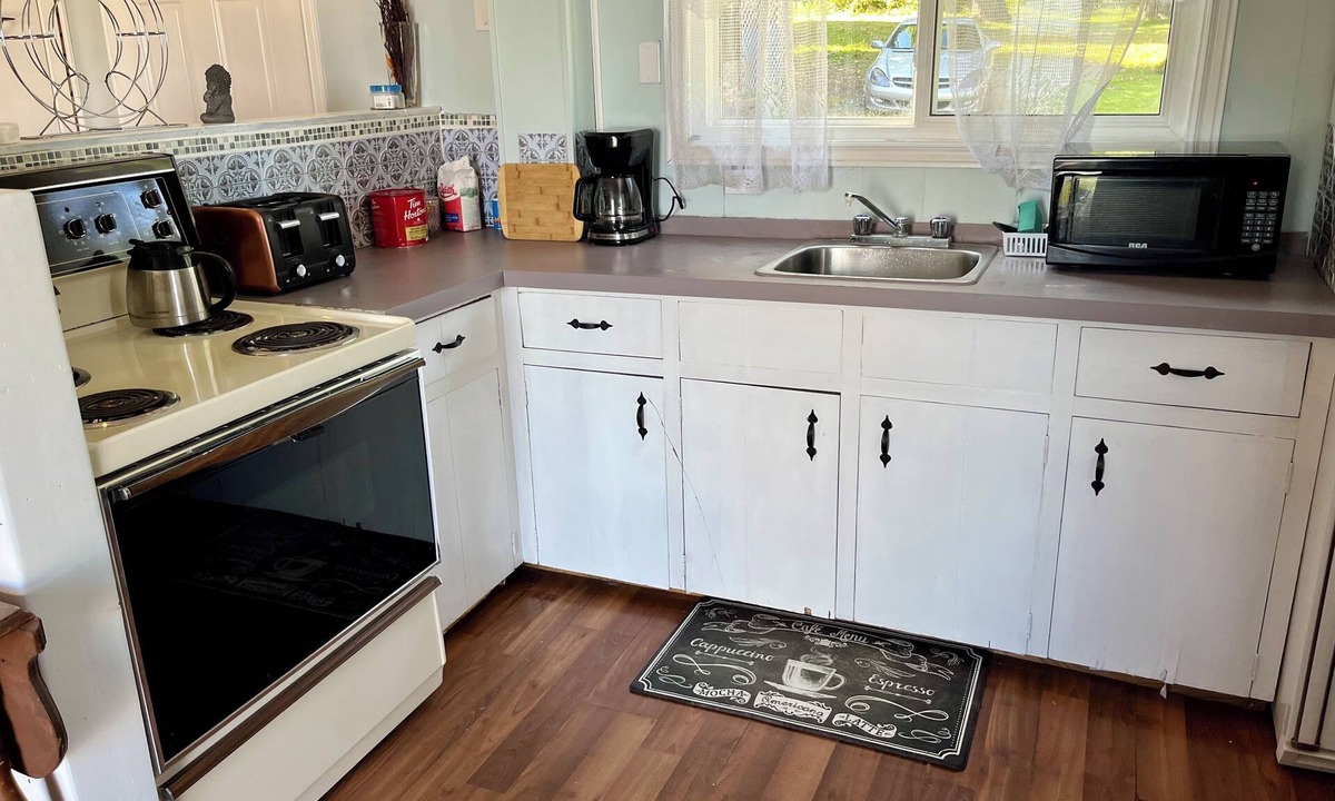 Valentia Cottage | Charming Lakefront Cottage: You're Perfect Getaway Awaits!"