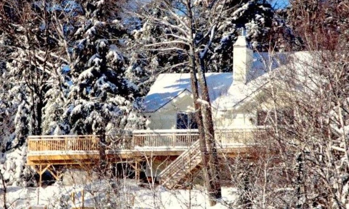 Sainte-Adele House | Charming Lakehouse on Lac Pilon