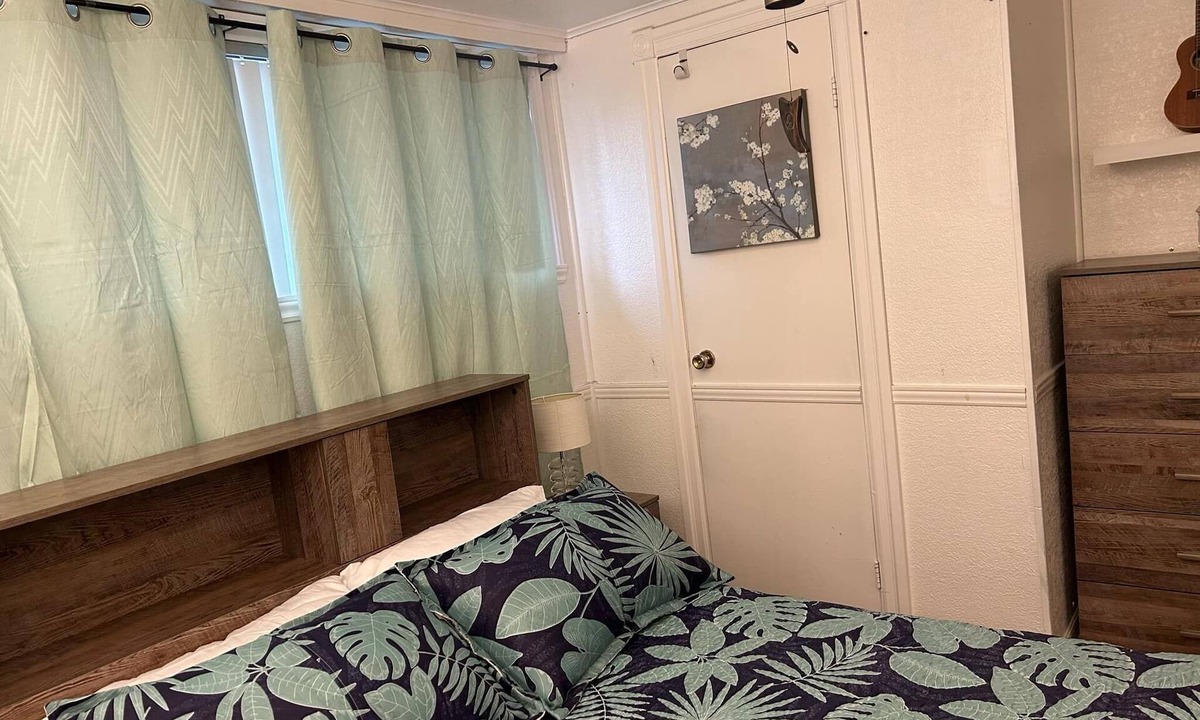 Blainville House | Charming room in a bungalow with AC and WiFi in welcoming Blainville.
