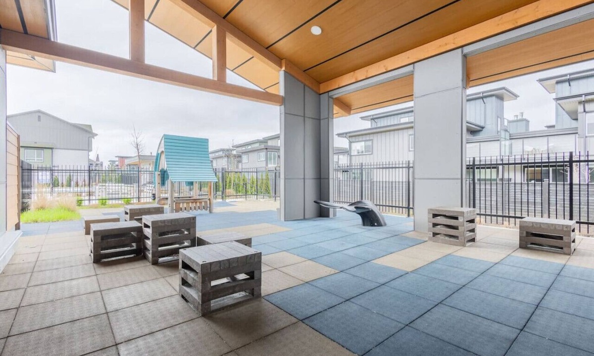 Tsawwassen Apartment | Charming Seaside Oasis: Balcony ~ Pool ~ Gym ~ Pkg