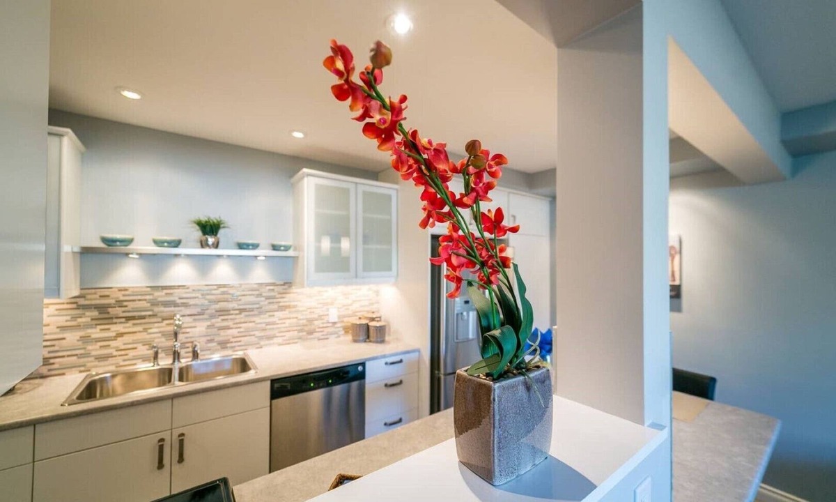 Jasper Place Condo | Charming Suite just 12mins from U of A Hospital