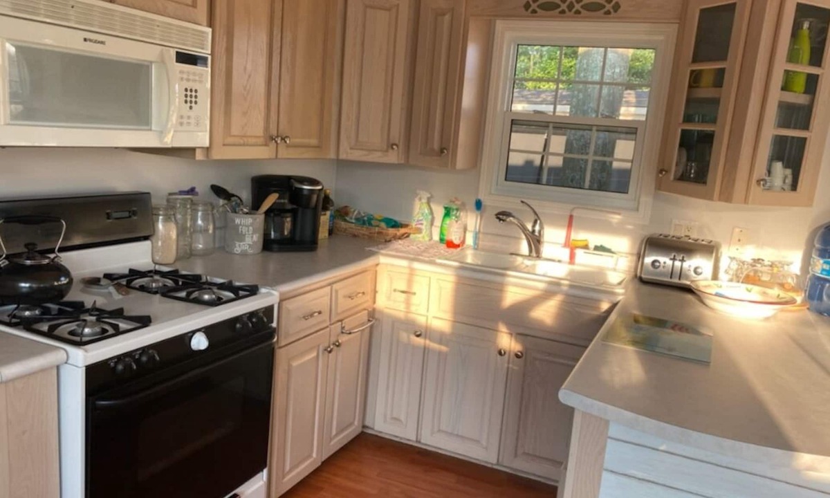 Sherkston House | Charming trailer at sherkston shores resort for a fun filled and relaxing stay.