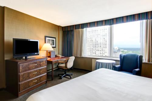 Chateau Lacombe Hotel | Downtown Edmonton