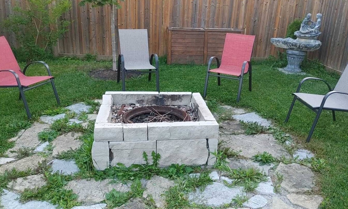 Alcona House | Cheerful 4 Bedroom house with indoor fireplace