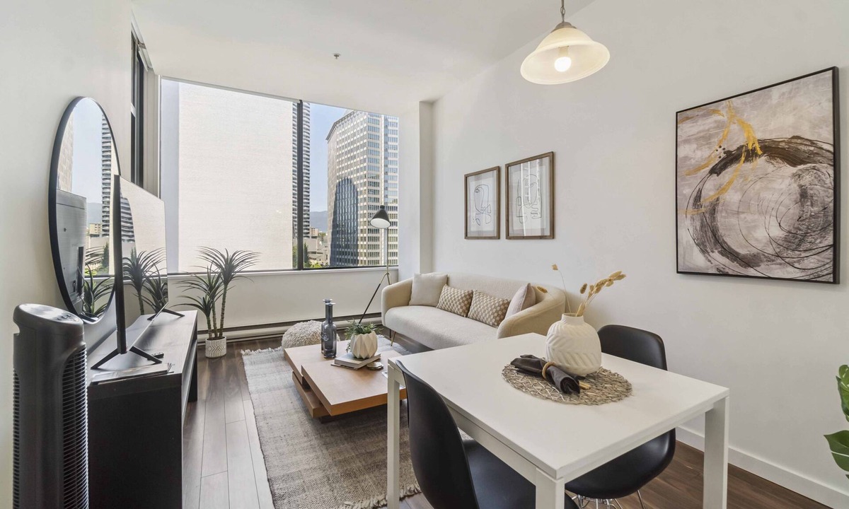 Downtown Vancouver Apartment | Chic 1BR Retreat in Downtown!