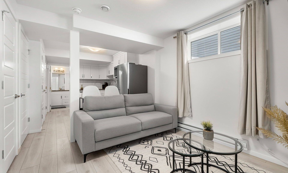 Saskatoon House | Chic 2BR Kensington Suite - Saskatoon Stay