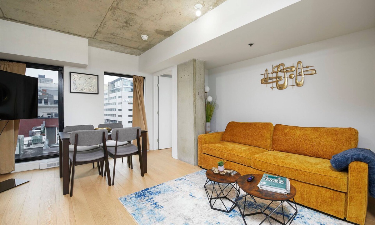 Quartier des Spectacles House | Chic Hideaway - Downtown Hotspot