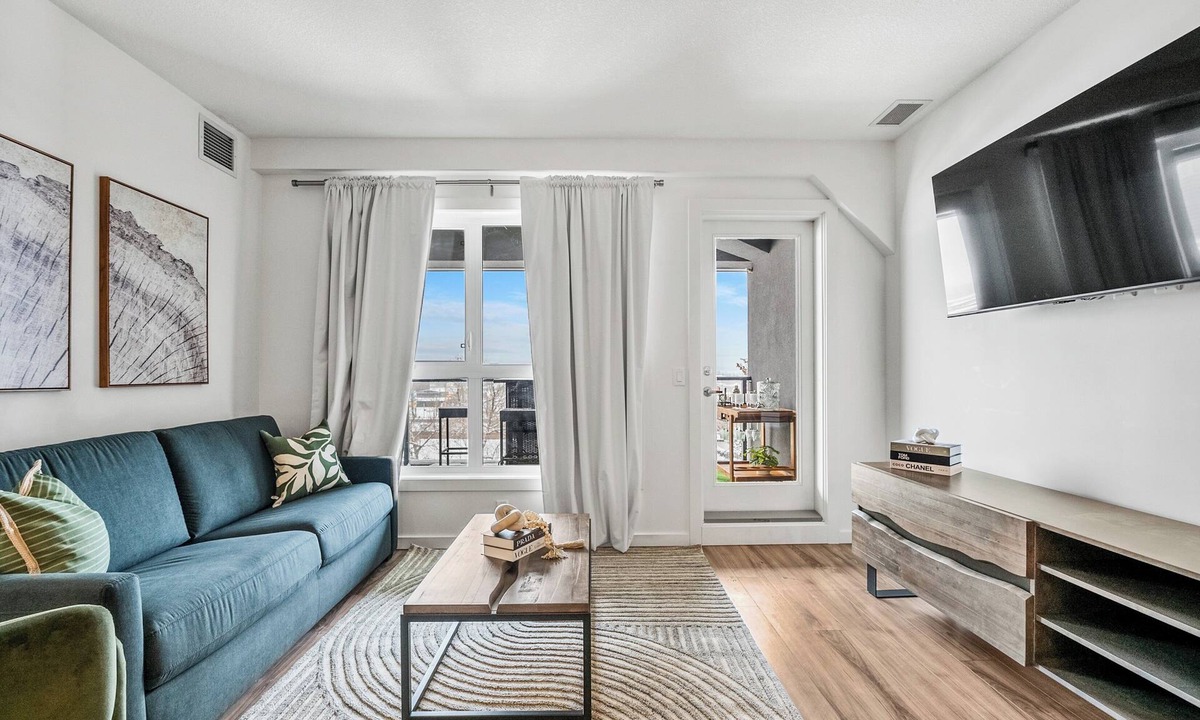 Rosscarrock Apartment | City Comforts & XL Balcony | 2BR, AC, Parking