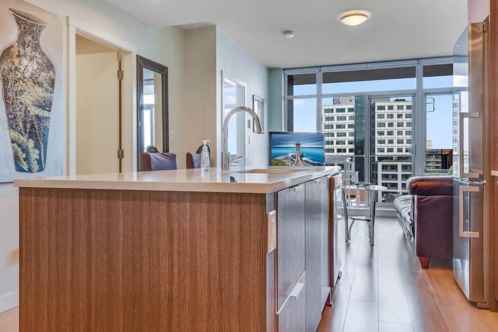 Downtown Victoria Apartment | City Lights at the Era
