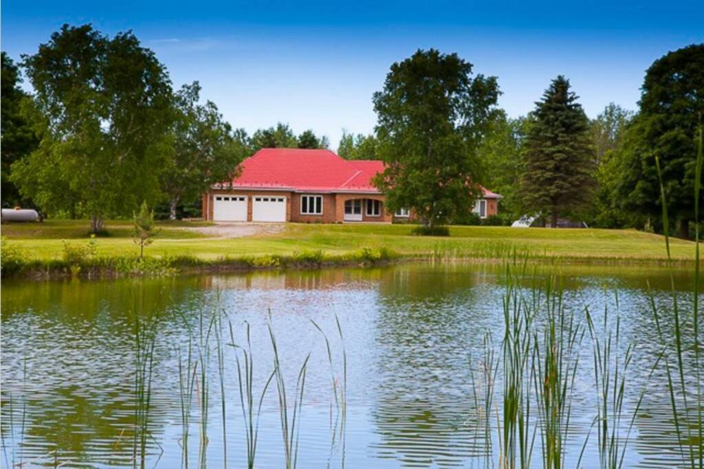 Clearview Ski Chalet | Clearview Manor! Wasaga Beach, Blue Mountain
