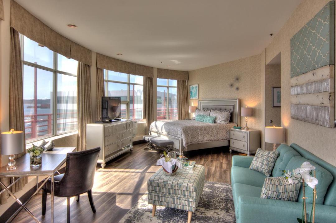 The Lonsdale Quay Hotel | Lower Lonsdale