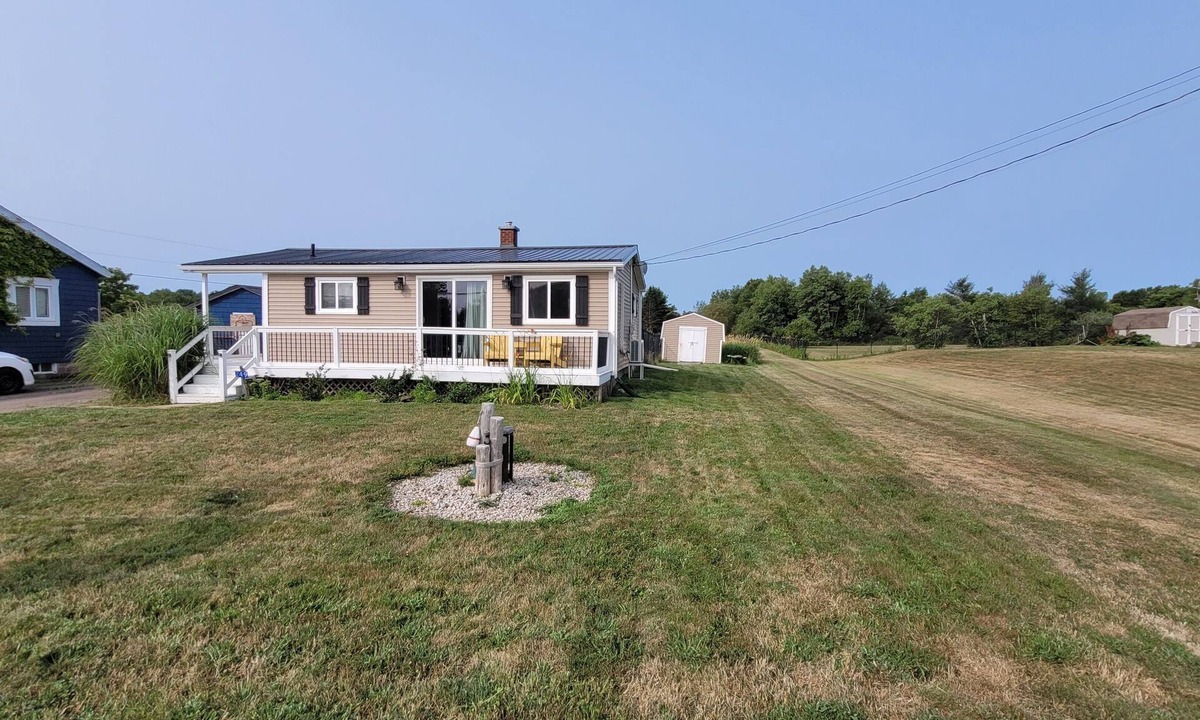 Grand-Digue Cottage | Coastal Charm in Caissie Cape Beach Community