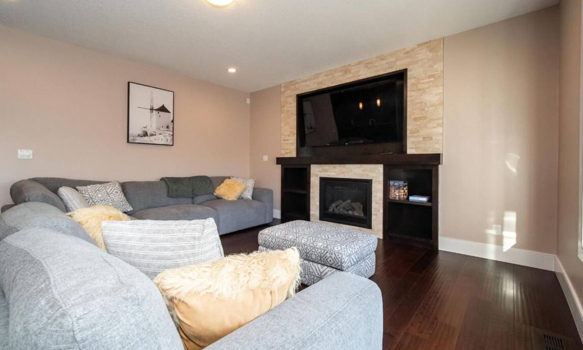 Northwest Edmonton House | Come and enjoy this exquisite home 7 minutes away from the center of ST.Albert