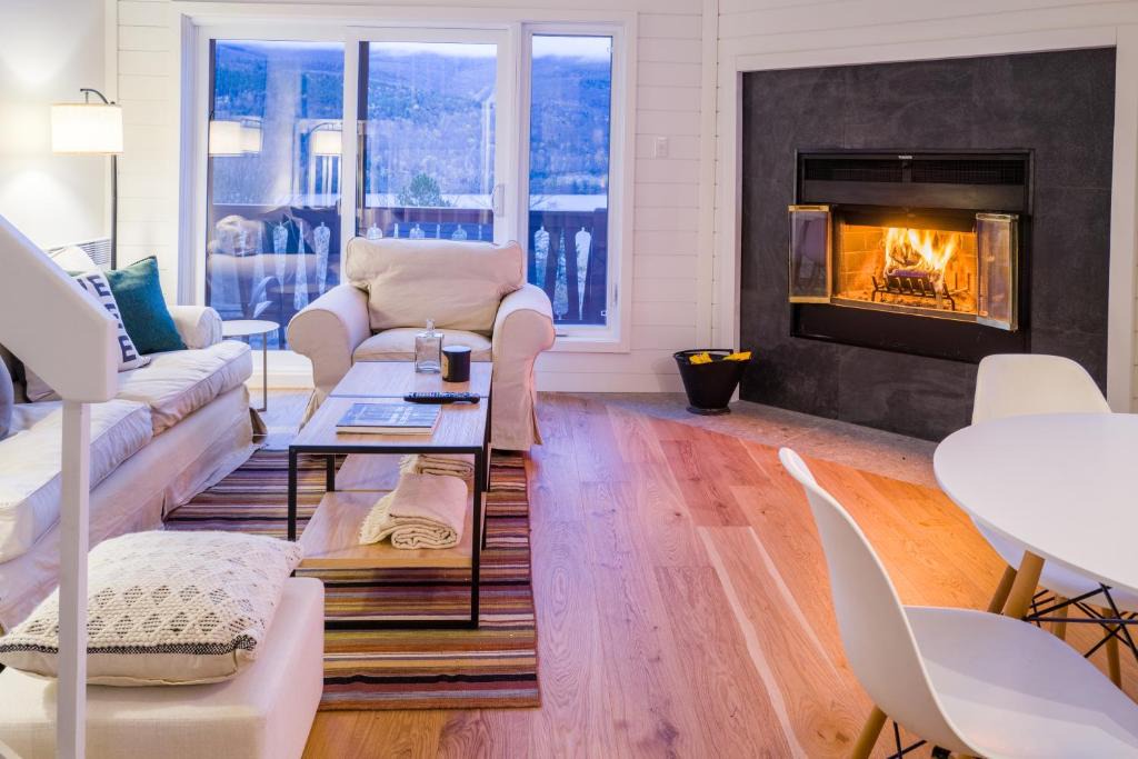 Mont-Tremblant Apartment | Condo 2BDR Mezzanine with Lake and Mountain View 469