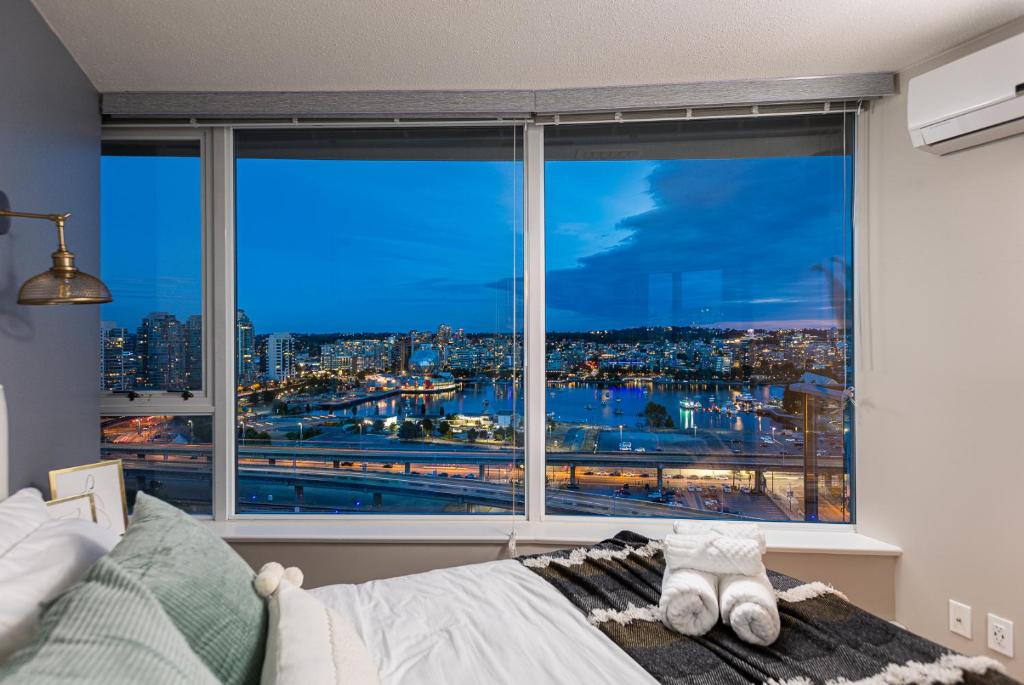 Crosstown Apartment | Condo in Downtown Vancouver - Near Rogers Arena