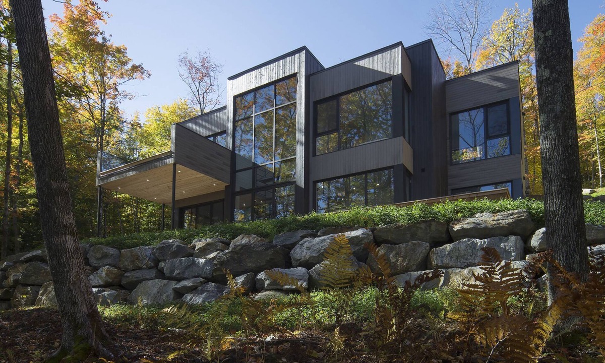 Potton Villa | Contemporary and luxurious property on Lake Memphremagog