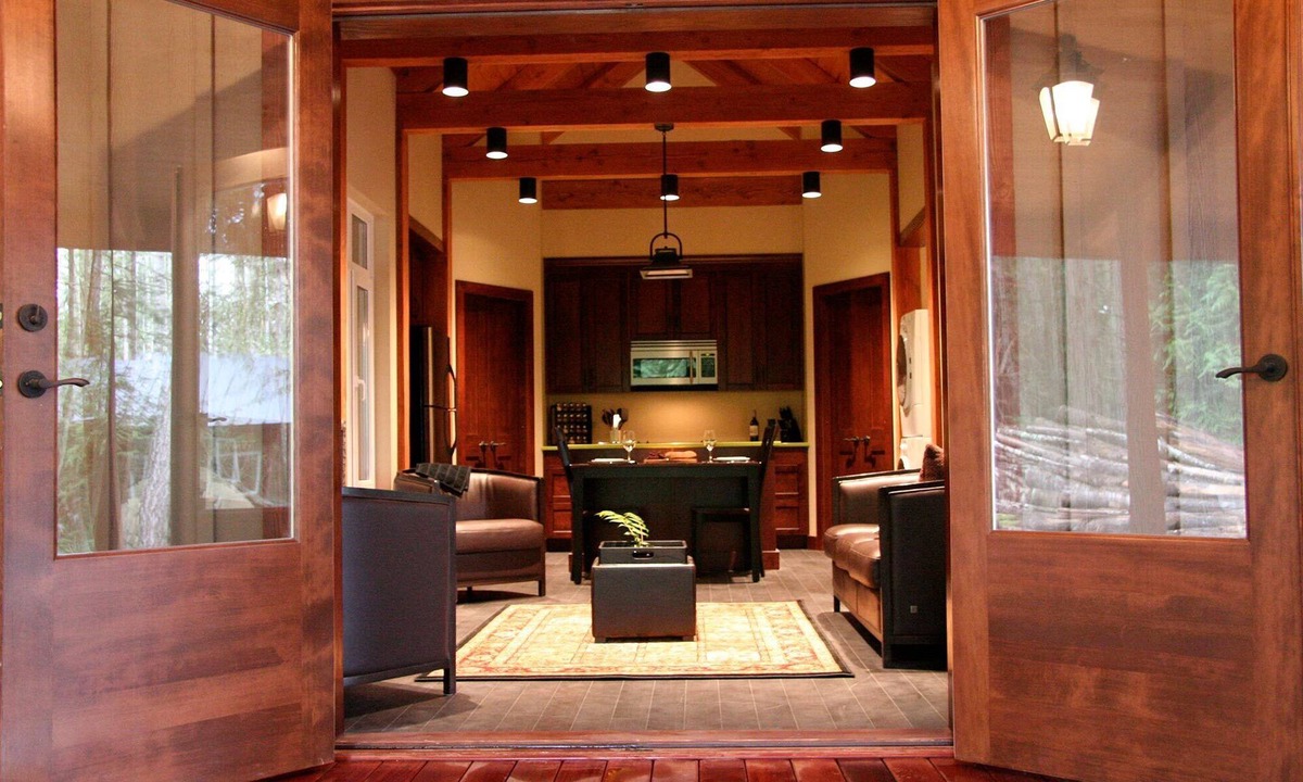 Salt Spring Island Cabin | Contemporary Cottage with Private Forest Backyard. Steps to Sea & Pet-Friendly!