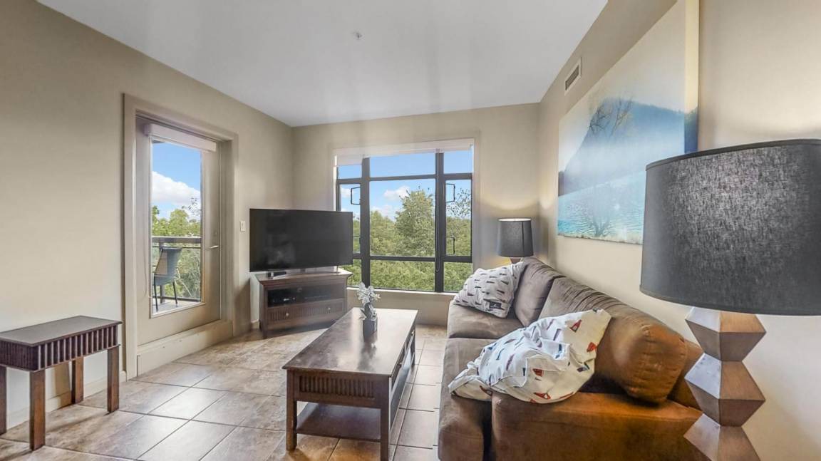 South Pandosy Apartment | Corner Apartment with Lake View 518