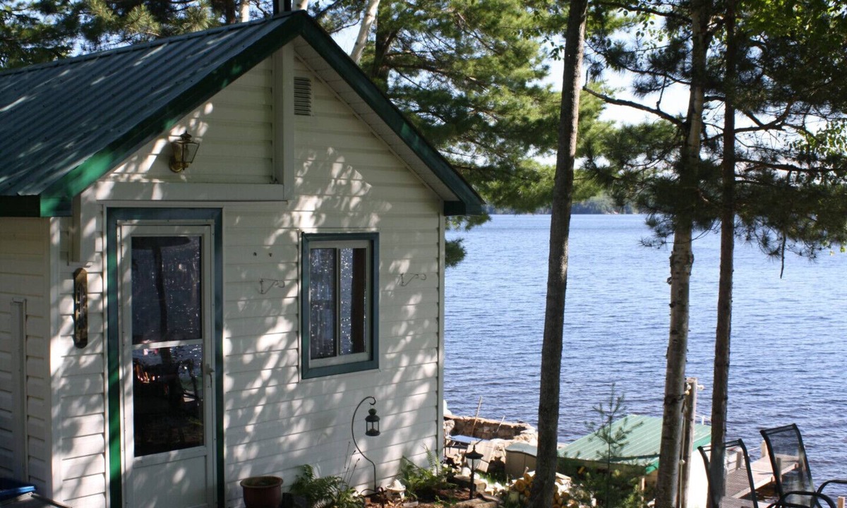 Addington Highlands Cottage | Cottage 4: pristine waterfront! Cabins at Bon Echo's Edge