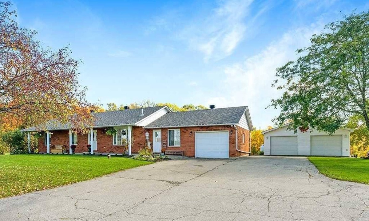 Elizabethtown-Kitley Cottage | Cottage backing water and with absolute quietness and privacy