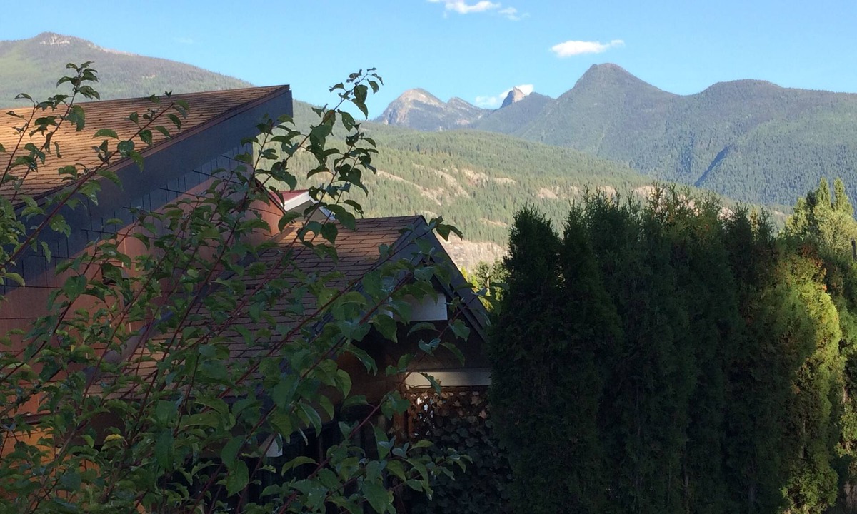 Kaslo Cottage | Cottage By the River