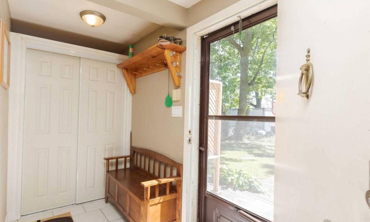 Port Severn House | Cottage on the lake. Great for a family or gathering with friends or events