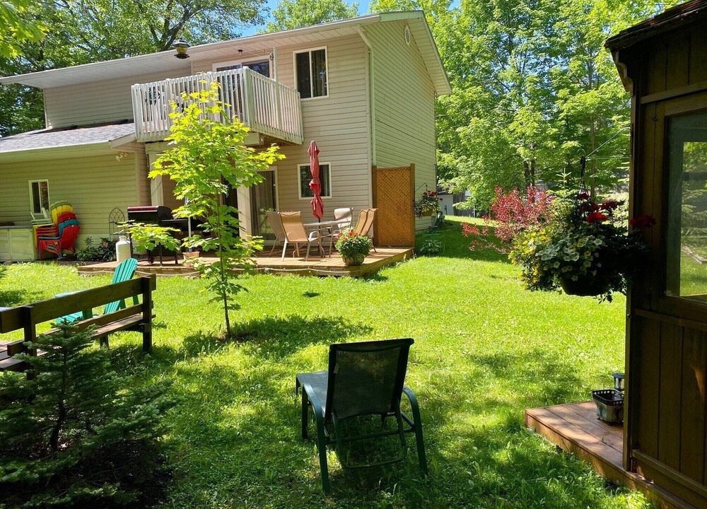 Tay House | Country Hideaway by Georgian Bay near The Tay Shores Trail & Marinas.