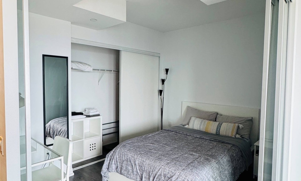 Garden District Condo | Cozy 1 bed 1bath condo DT toronto near Eaton Center *Great view*