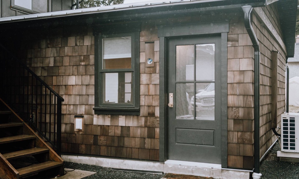Lake Cowichan Apartment | Cozy 1 bedroom suite located close to town and Cowichan Lake.