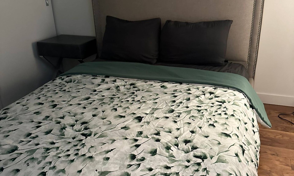 Downtown Winnipeg Condo | Cozy 2 bedroom apartment in the heart of Downtown by Canada Life Center