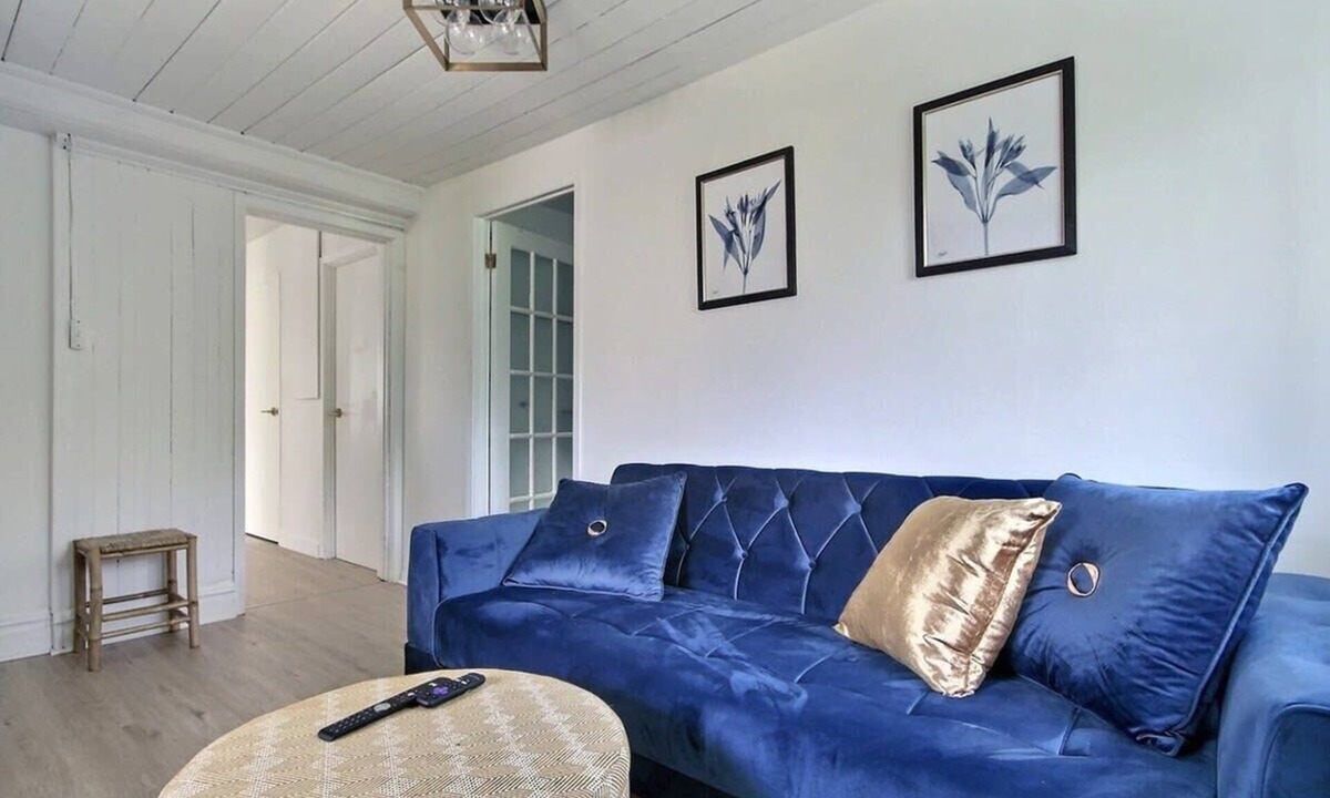 Quartier 5-4 Apartment | Cozy 2BR | 2 King Beds | 2 Parking | 8min to Old Town