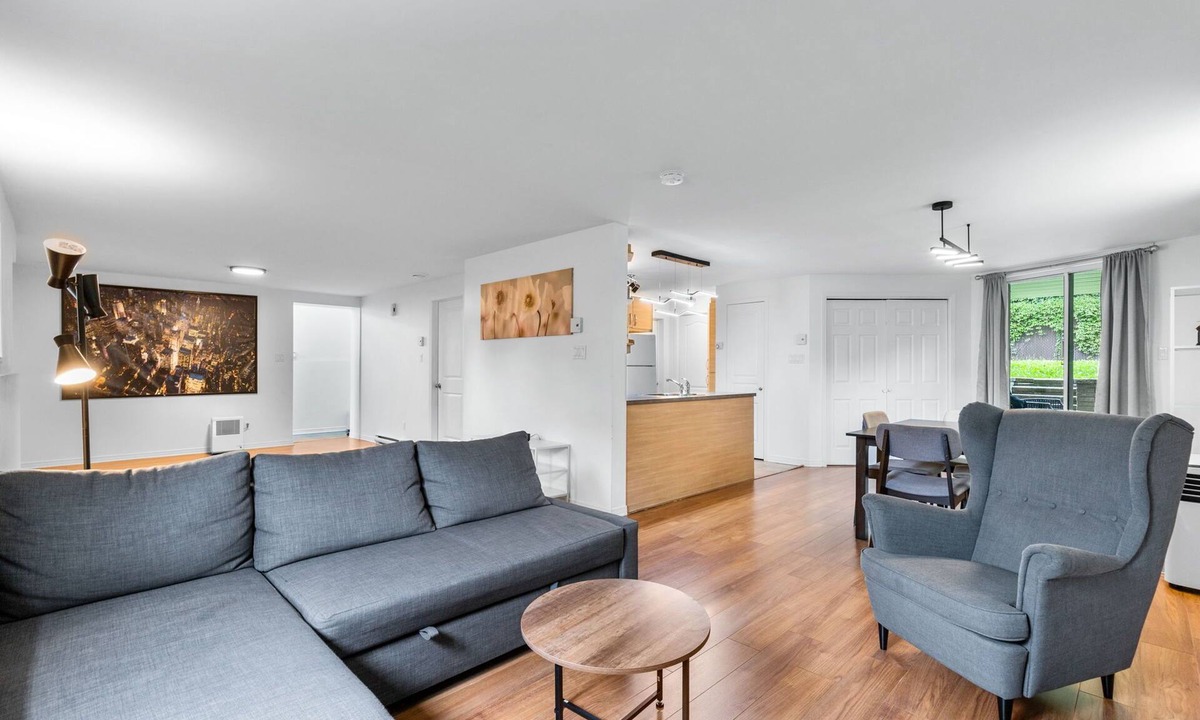 Brossard Apartment | Cozy 2BR Apt in DIX30 Close 2 DT