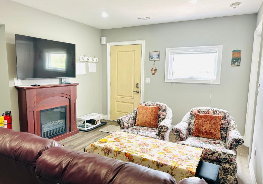 Niagara-on-the-Lake House | Cozy 3-bedroom farmhouse in wine-country
