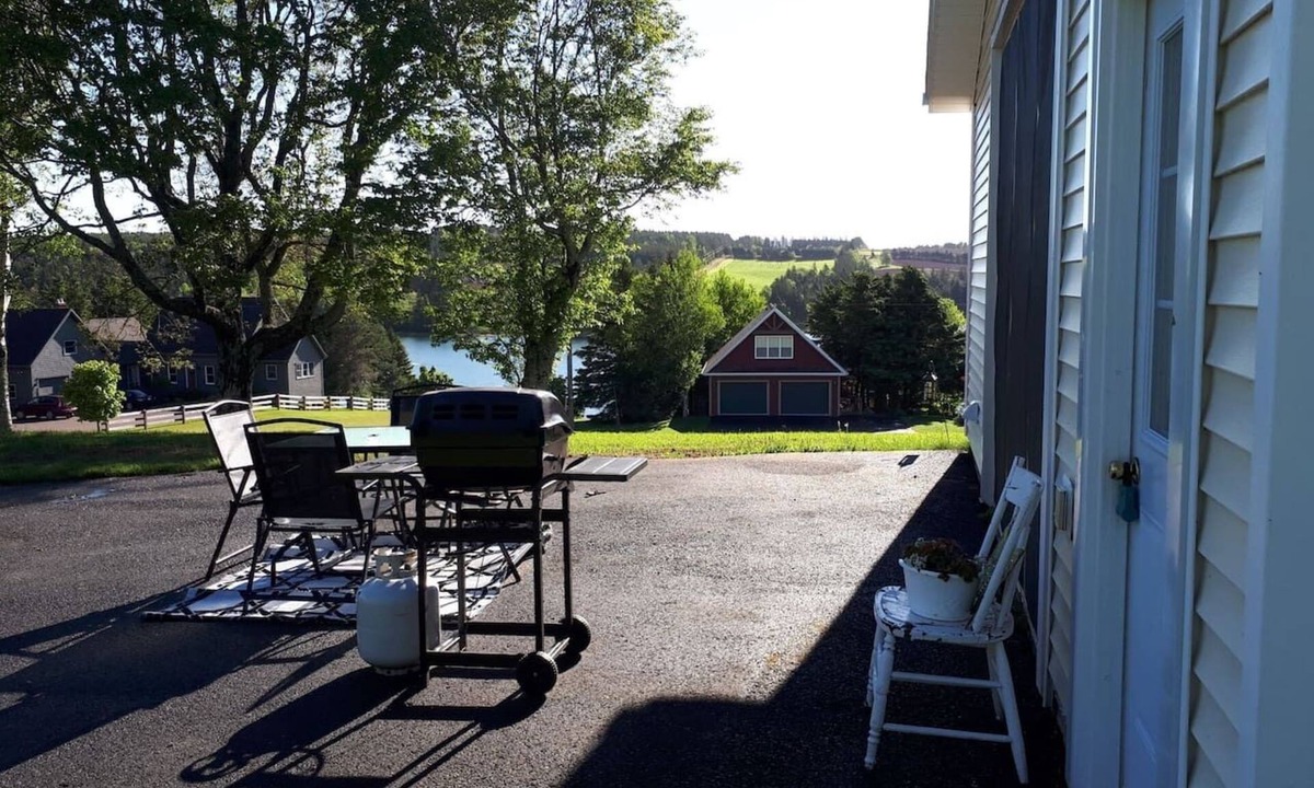 Granville Cottage | Cozy 4 season cottage near Cavendish, water view of the Trout River.