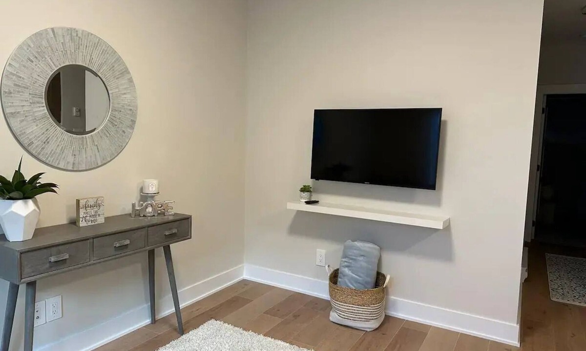 Langford House | Cozy and quiet brand new one-bedroom private suite