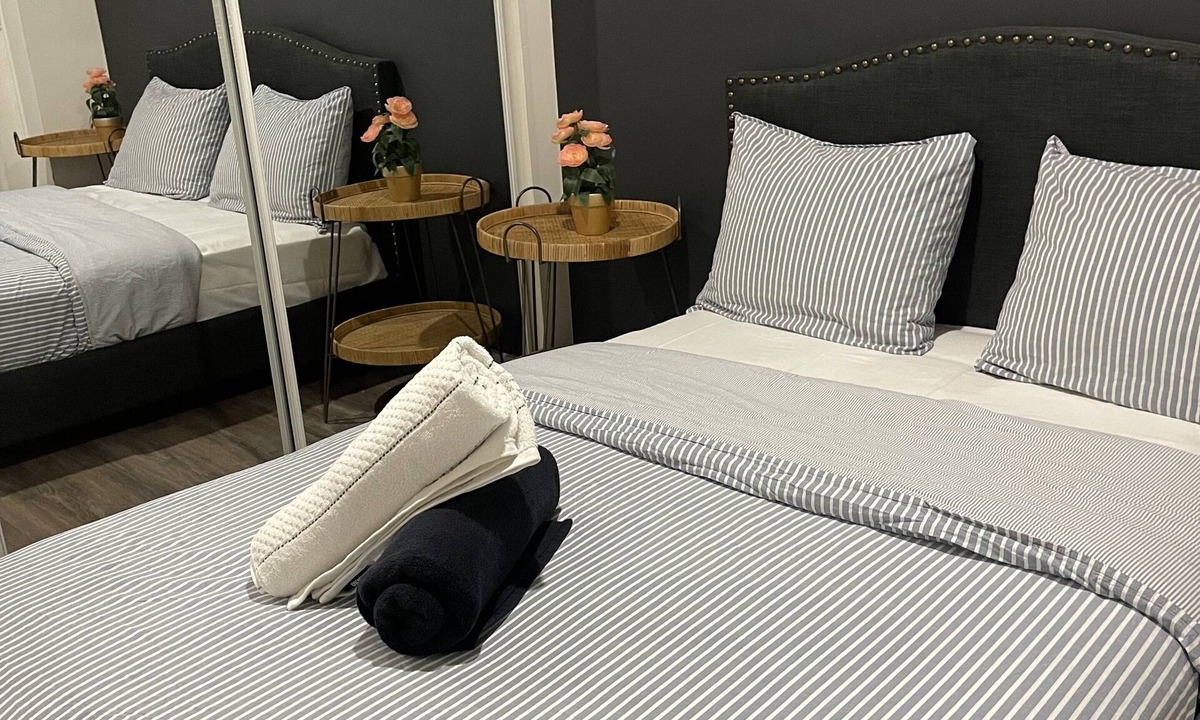 Griffintown Apartment | Cozy apartment in the heart of downtown Montreal - À la rue Peel