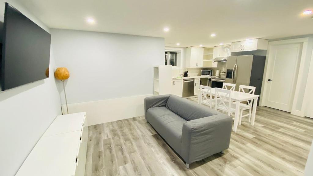 Canyon Meadows Apartment | Cozy basement 2br w/kitchen溫馨豪房+廚房