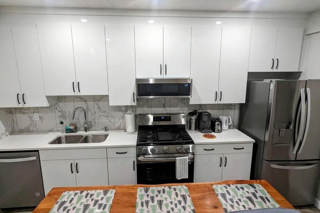 Northeast Edmonton House | Cozy basement for a lovely stay & perfect for WFH
