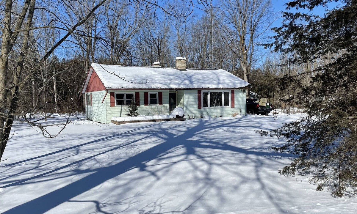 Mono House | Cozy Bungalow Nestled In The Heart Of Hockley Valley 1Hour From Pearson Airport!