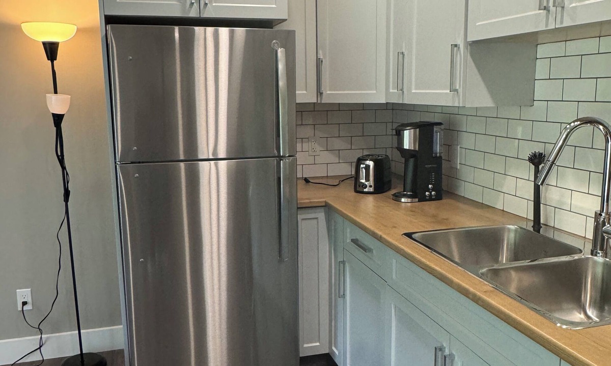 Lindell Beach Apartment | Cozy comfort at Lindell Beach Vacation Suites at Maple Bay in Cultus Lake Park