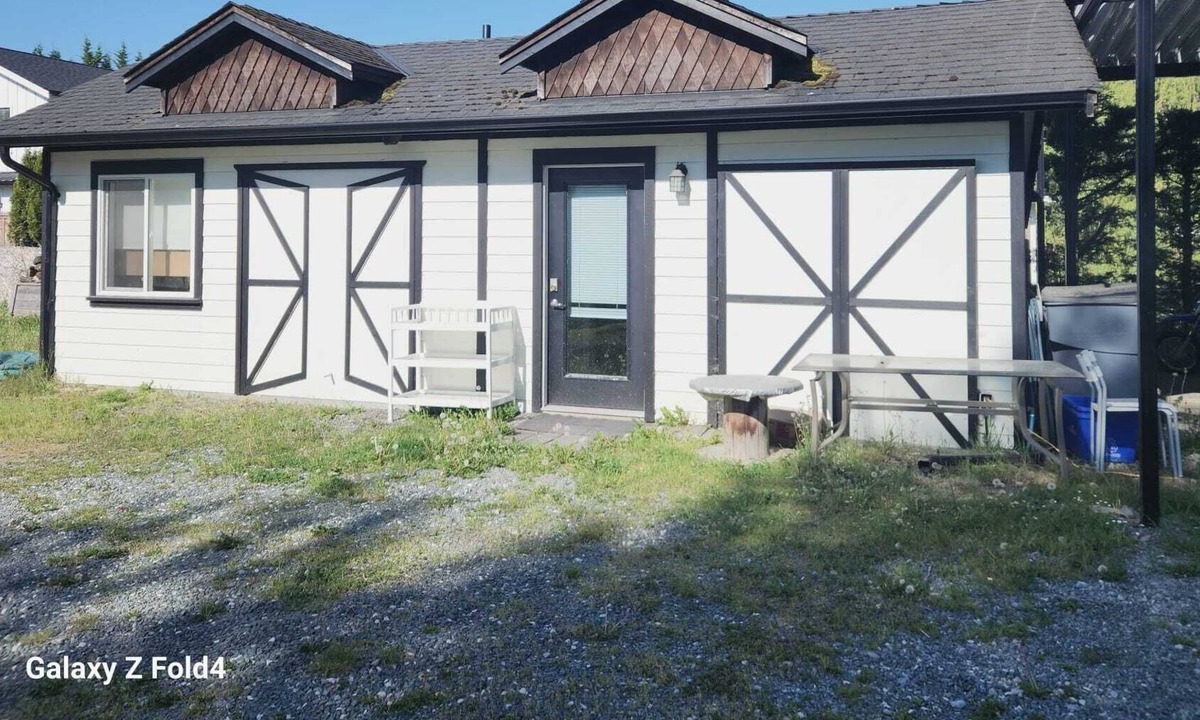 Brentwood Bay Cottage | Cozy Cottage Near Butchart Gardens!