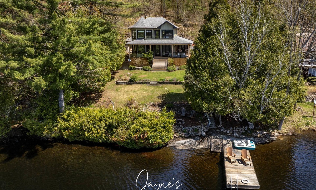 Muskoka Lakes Cottage | Cozy Cottage perfect for your Muskoka Getaway! Well Appointed! Sunsets!