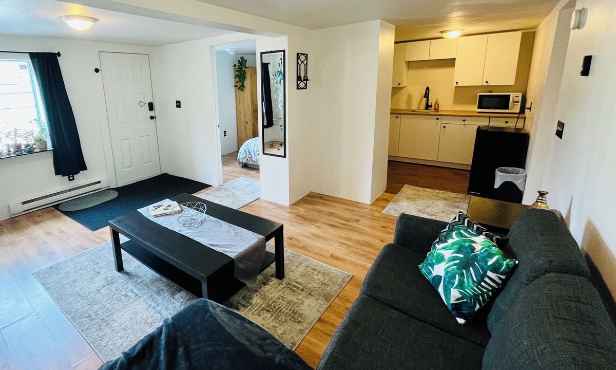Trail House | Cozy full flat vacation home - close to everything!
