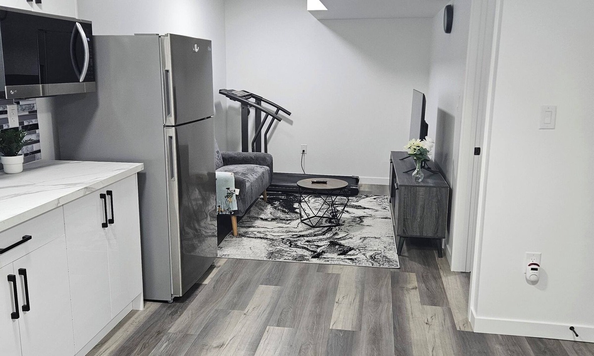 Winnipeg House | Cozy Guest Suite with Private Entrance