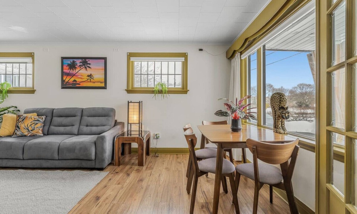 Niagara Falls House | Cozy Home Short Walk to Falls | Nintendo | FirePit